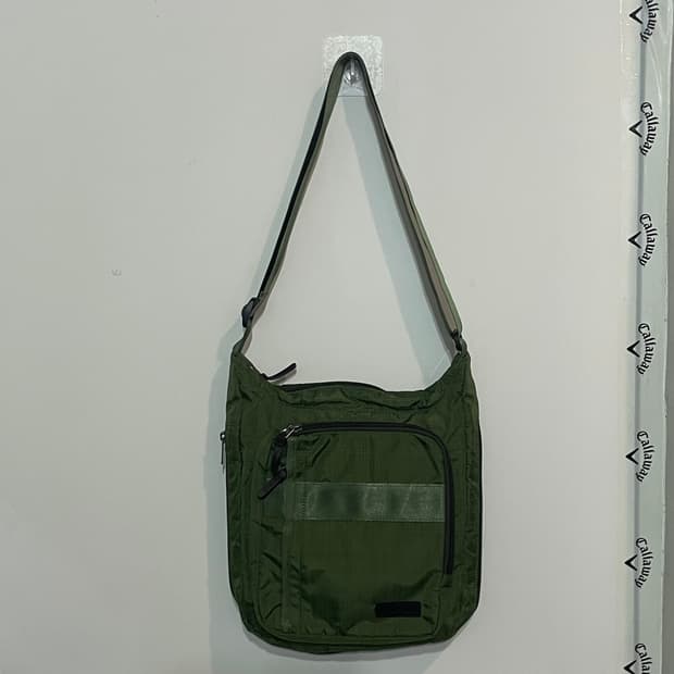 몽벨 카키 크로스백