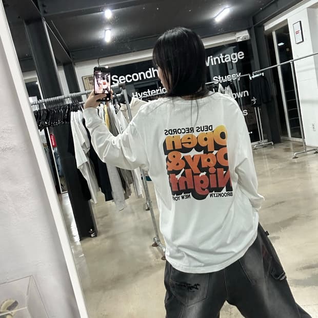 Deus Ex Machina 딥 컷 롱슬리브