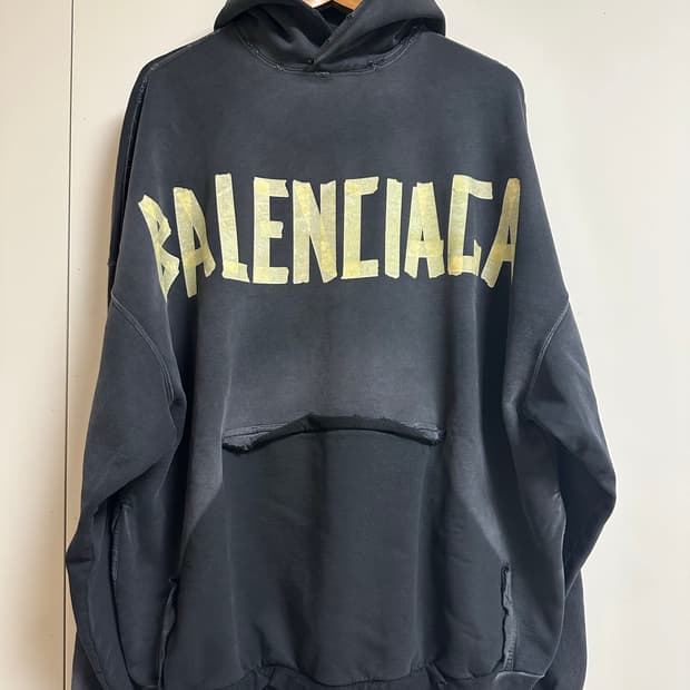 발렌시아가 테이프 후드 / 3