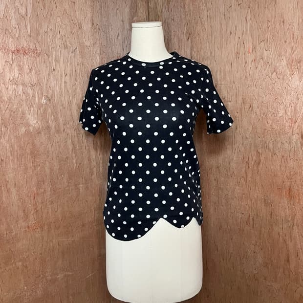 꼼데가르송 도트 밑단 절개 반팔 티셔츠