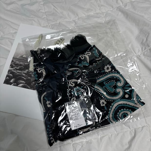 캐피탈 레이온 프린지 스톨 반다나 페이즐리 스카프 블랙