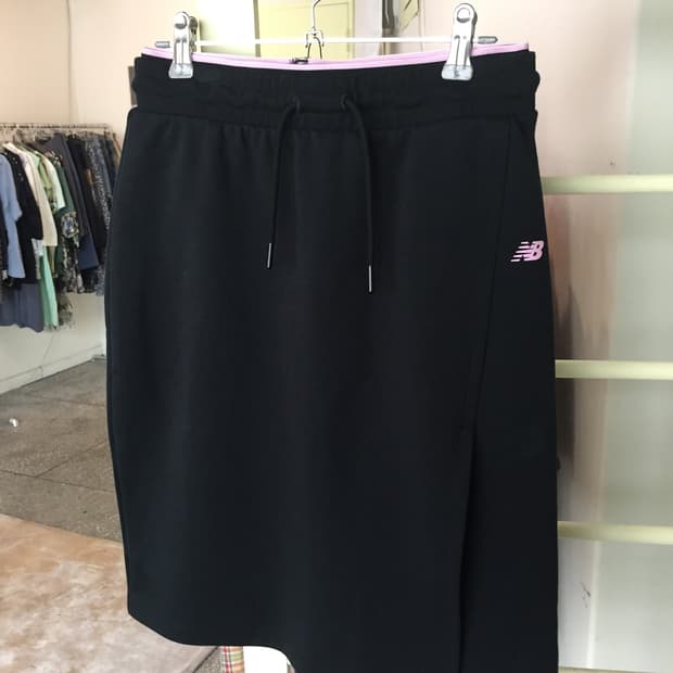뉴발 스포티 스커트