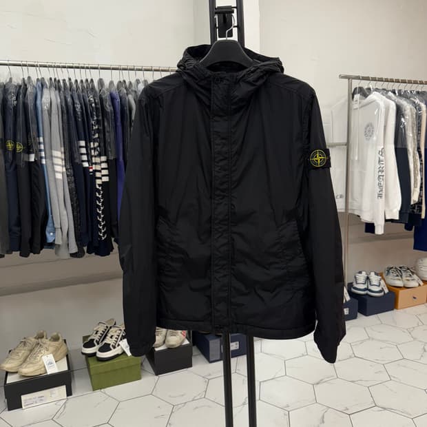 [25년] 스톤아일랜드 크링클랩스 바람막이 L 블랙 