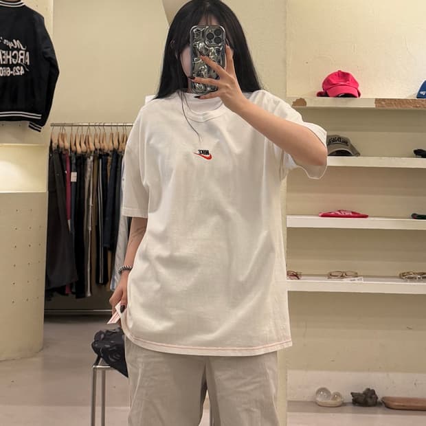 나이키 센터 스우시 반팔 티셔츠 U1614