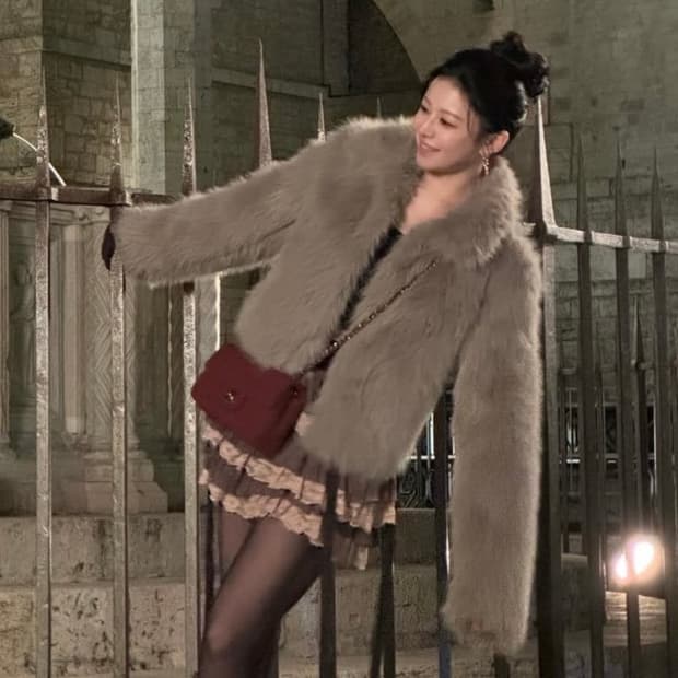 고윤정 착용 오데스 포우 퍼자켓 애쉬 그레이