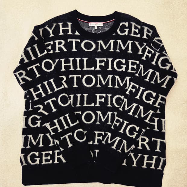 타미힐피거 올오버 로고 자카드 니트
