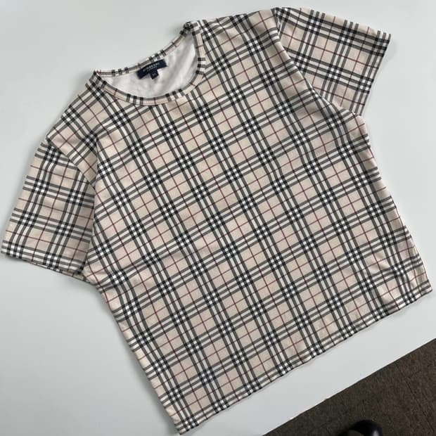 Burberry  버버리 노바체크 라운드 반팔 티셔츠