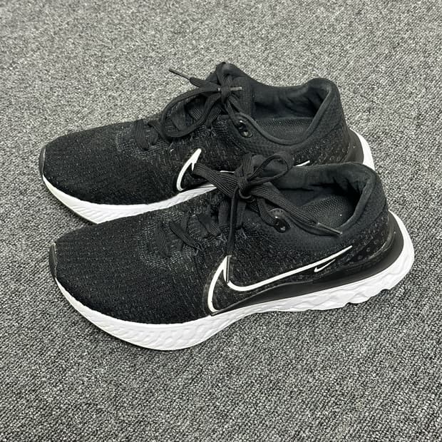 나이키 인피니티런 3 블랙 270 