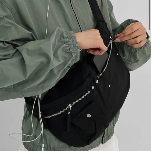 블랙업 워렌싱 포켓 크로스백