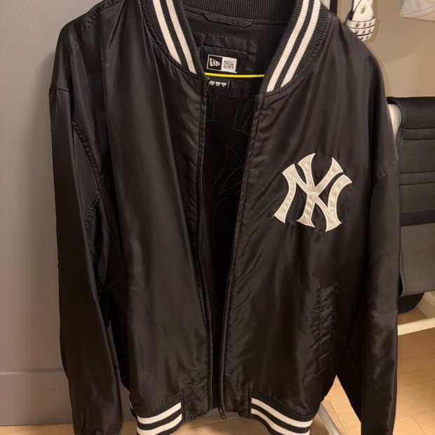 [XL]뉴에라 바시티 자켓 판매합니다