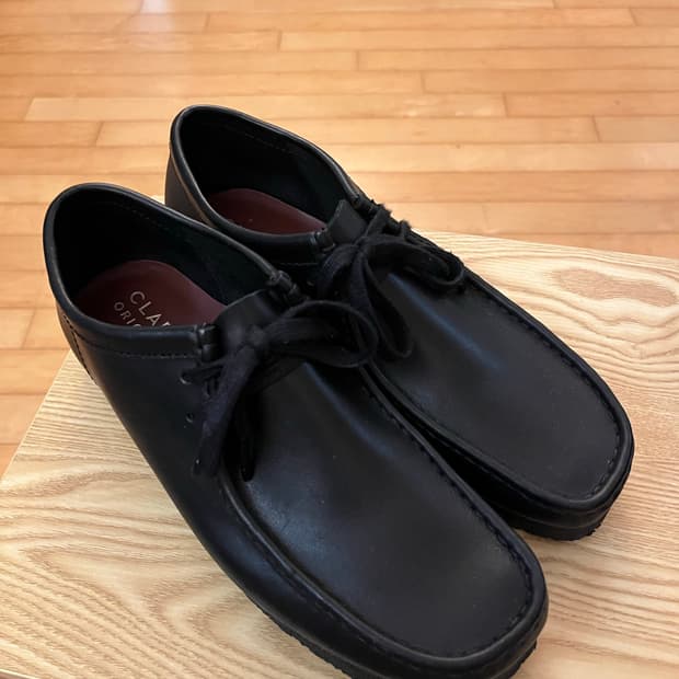 클락스 왈라비 블랙 레더