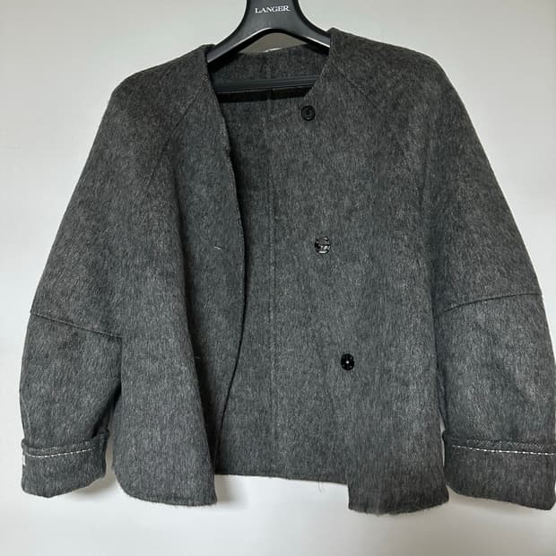 회색 모직 자켓