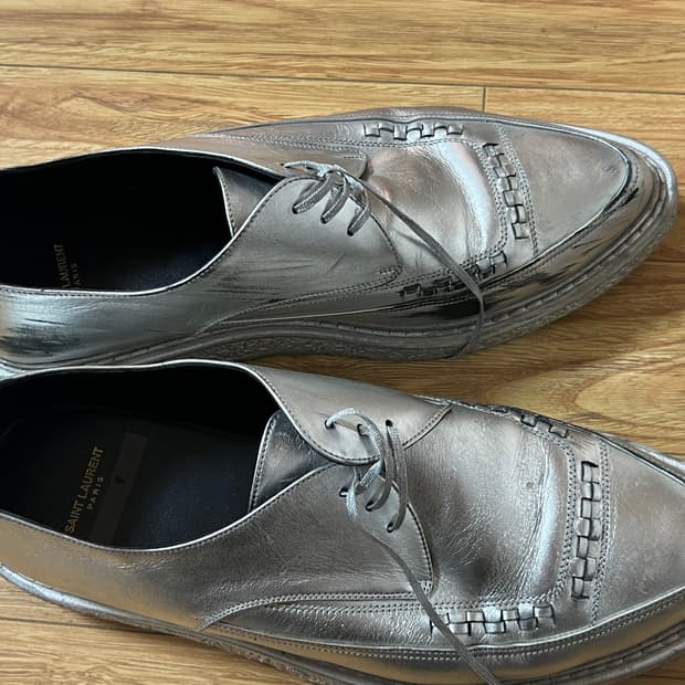 생로랑 은색 클리퍼 44사이즈