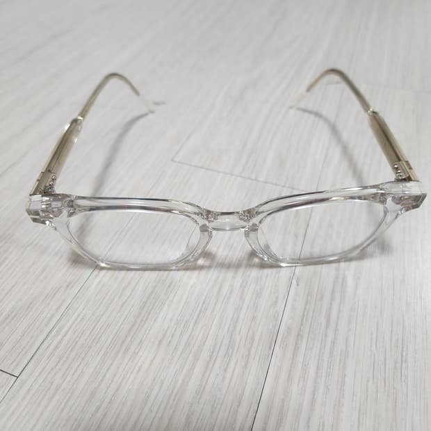 젠틀몬스터 쿠보 클리어 안경 팝니다