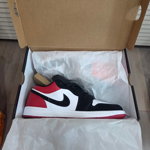 조던1 로우  SE White Varsity Red(290)