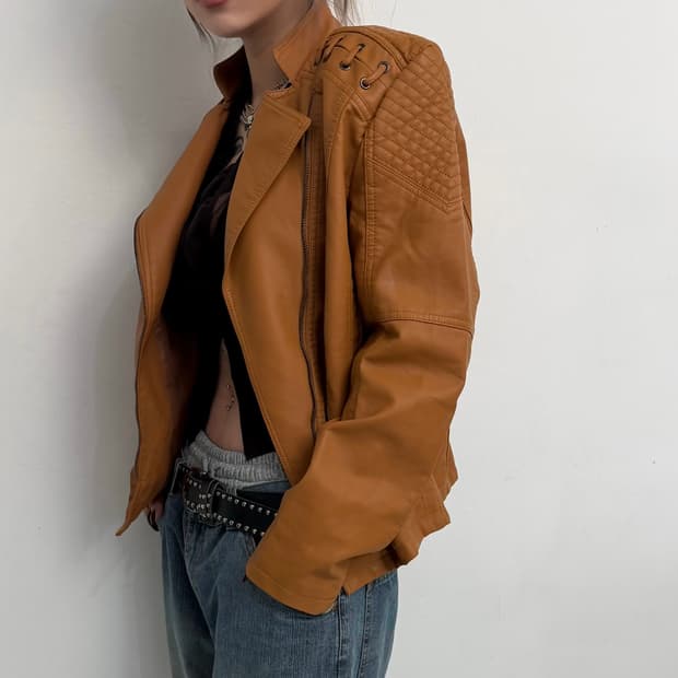 카멜 아일렛 디테일 라이더 자켓