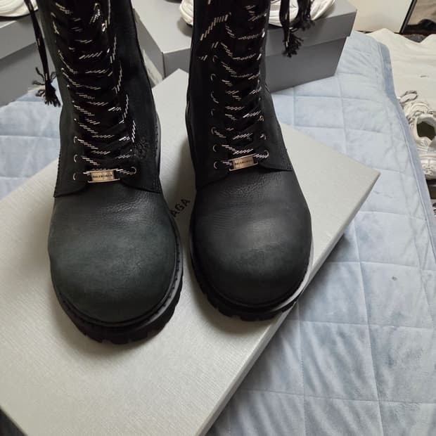 발렌시아가 스톰퍼부츠