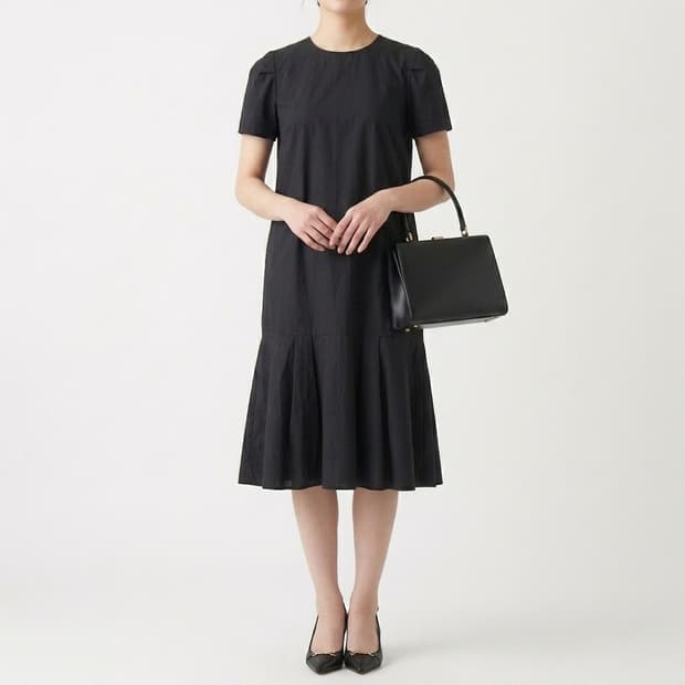 OWN 오운 미니멀 블랙 퍼프 플레어 원피스