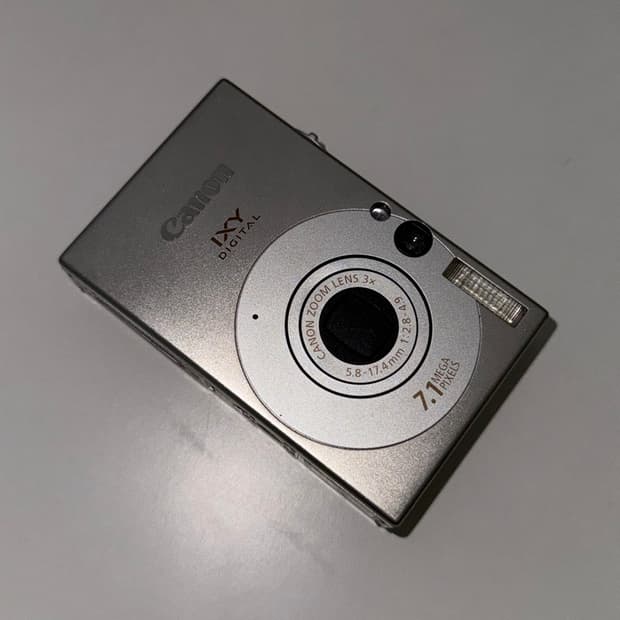 canon ixy 10 (= ixus 70),