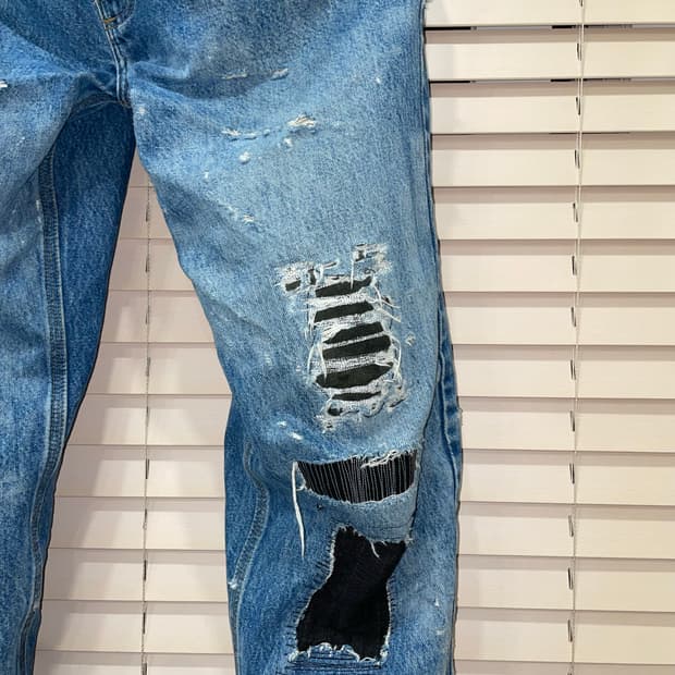 carhartt- battleworn ripped denim