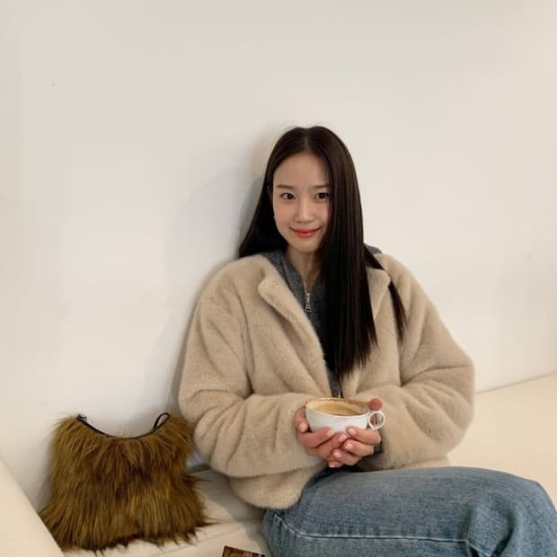 유어네임히얼 퍼자켓 펄 베이지 장희령 착용