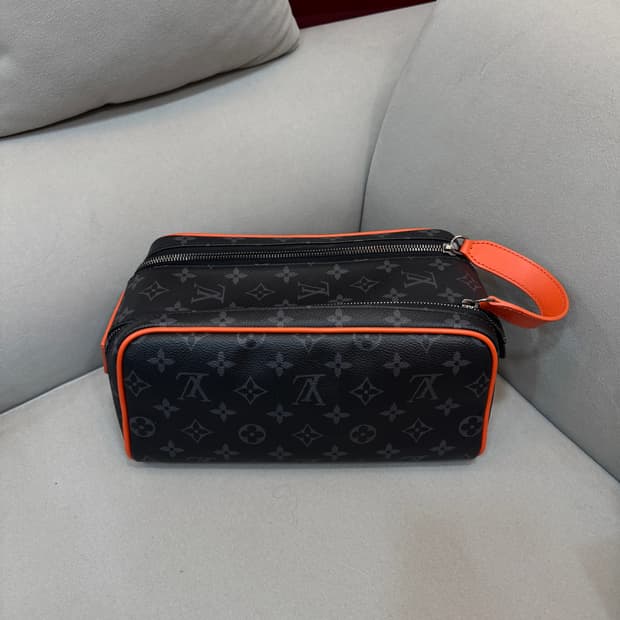 신형각인 루이비통 모노그램 돕키트 