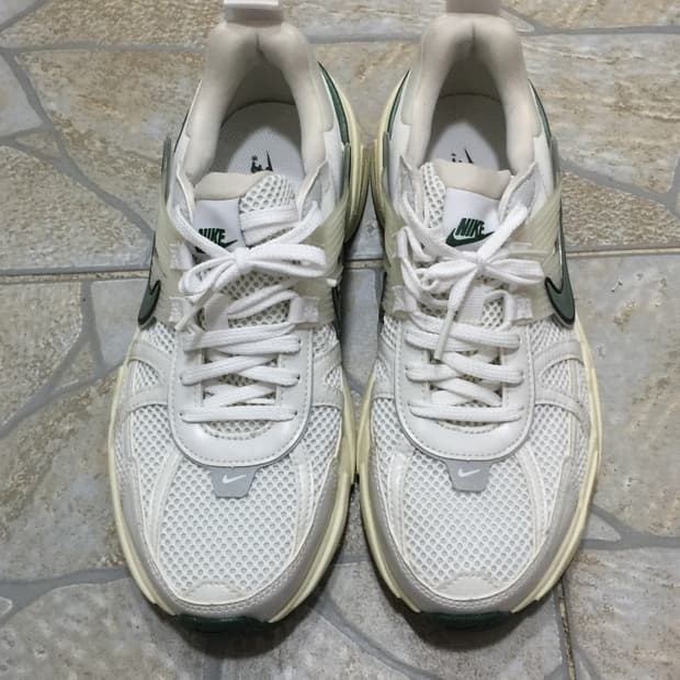 나이키 V2K 런 화이트 퍼