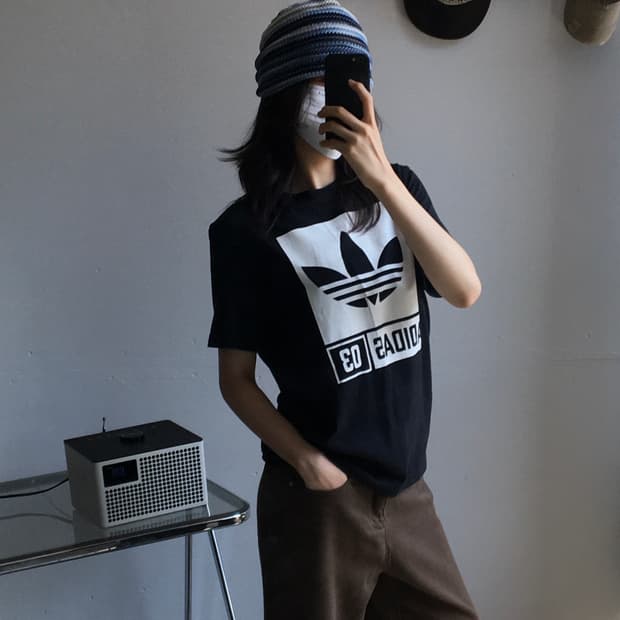 아디다스 불꽃로고 프린팅 반팔티셔츠