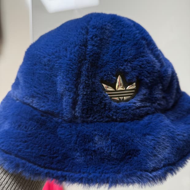 아디다스 퍼 버킷햇