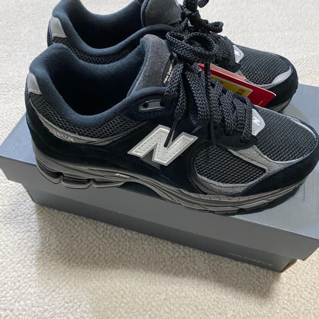 뉴발란스 2002R 블랙다크그레이  (새상품)