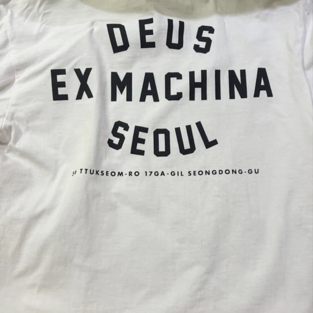 데우스 엑스 마키나 서울 반팔 L