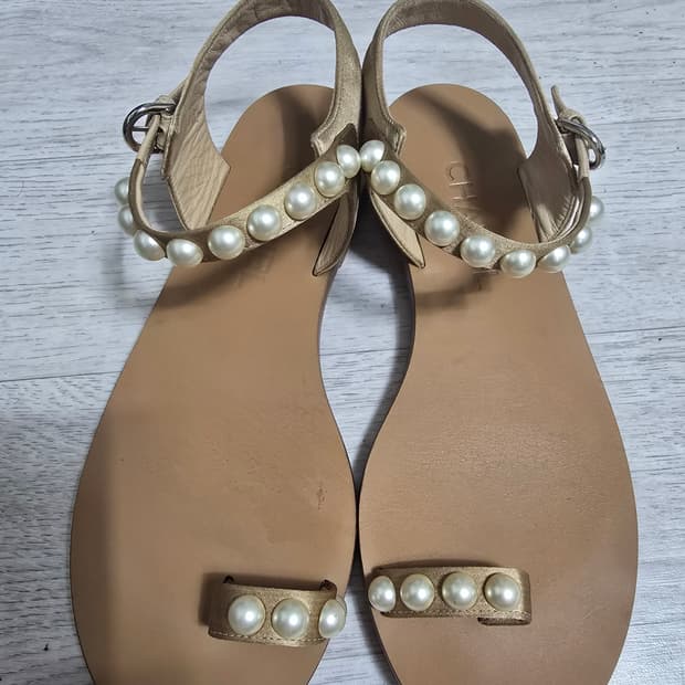 (정품) 샤넬 진주 가죽 샌들 36.5(명품 여자 신발 슬리퍼 뮬)