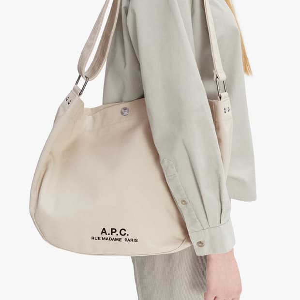 (새상품60%할인)APC 아페쎄 정품 남녀공용 저널 숄더백 베이지