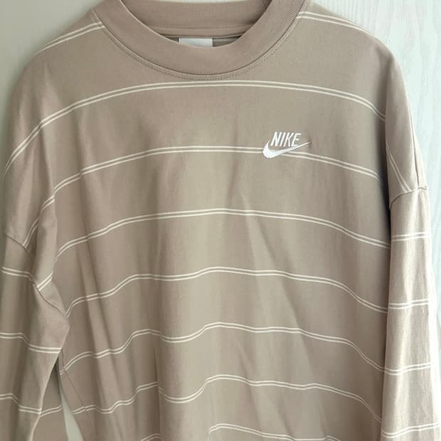 나이키 스트라이프 긴팔 롱슬리브 베이지