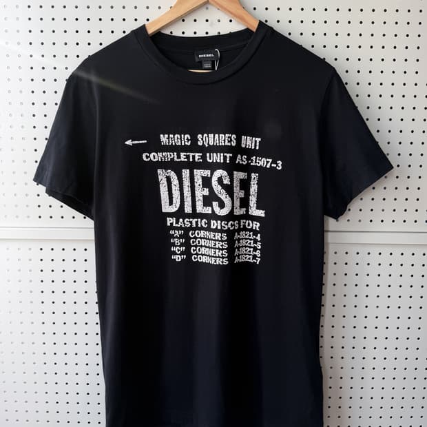 디젤 크래클 로고 티셔츠