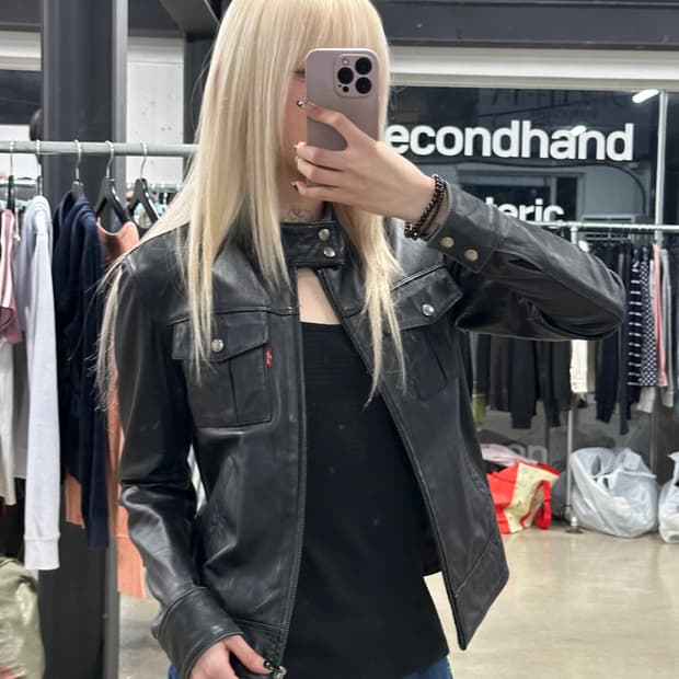 리바이스 00’s 우먼스 숏 넥단추 양가죽 자켓