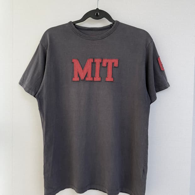 MIT 자수패치 반팔티셔츠