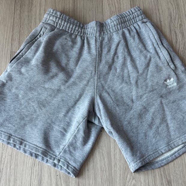아디다스 에센셜 반바지   M 