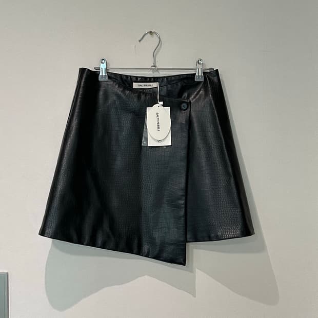 솔티페블 레더 스커트 