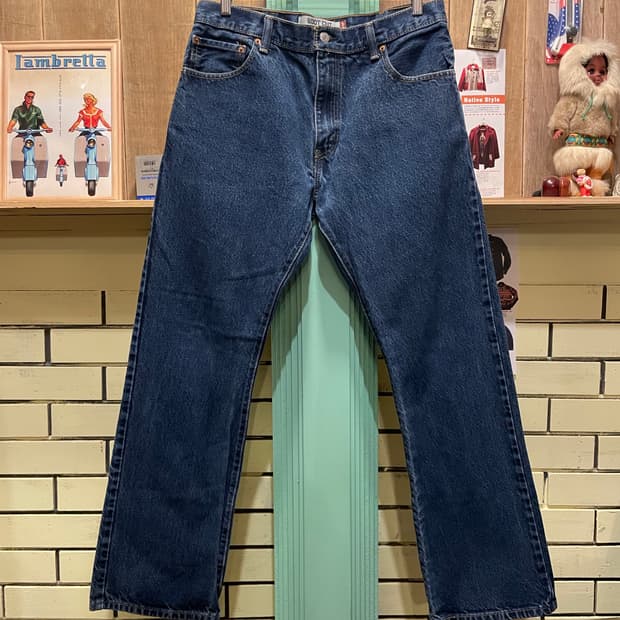 00’s Levi’s 517 Boot Cut Denim Pants