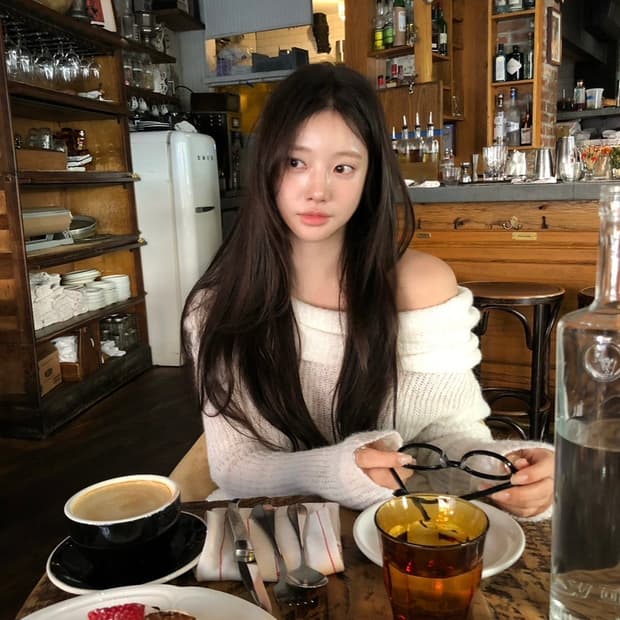 더위시 리즈(leeds) 밀크 오프숄더 니트 아이보리