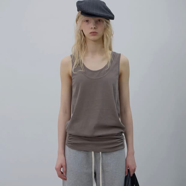 SHAPED HEM TANK TOP (BROWN)