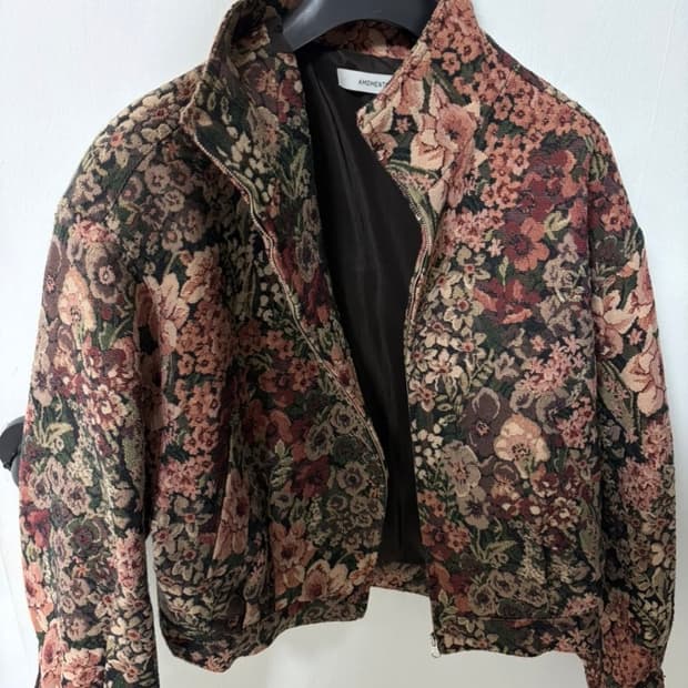 아모멘토 자가드 집업자켓 