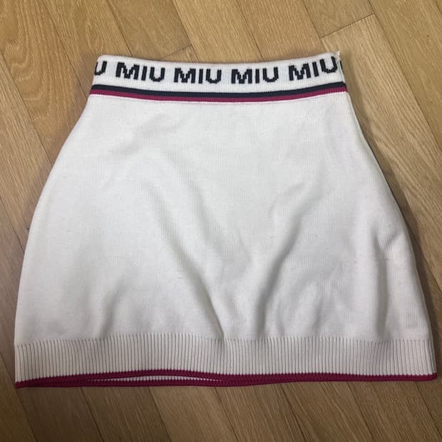 미우미우레터링니트스커트