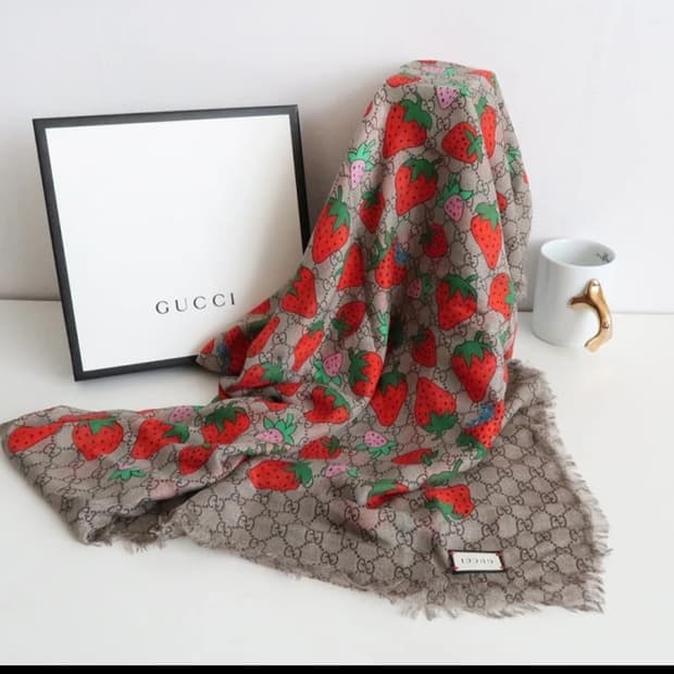 구찌 딸기 스카프