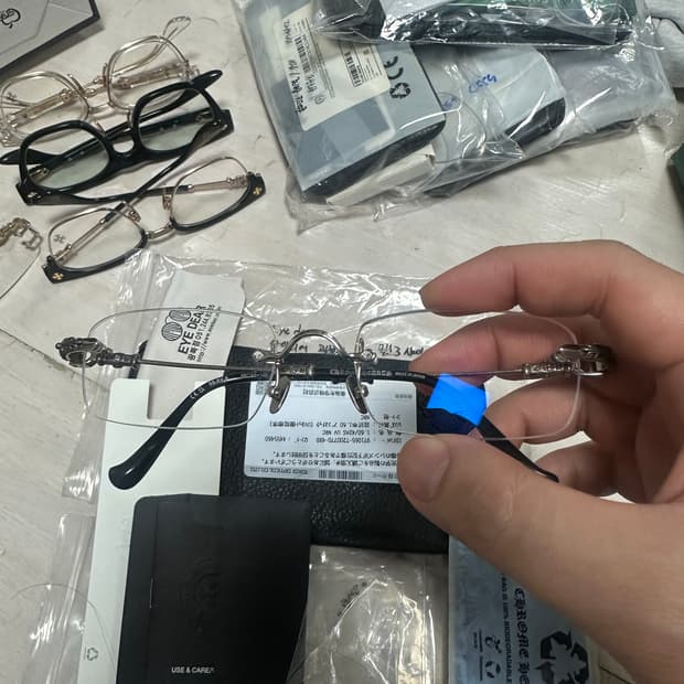 크롬하츠 샤이닝실버 필스3 무테 안경