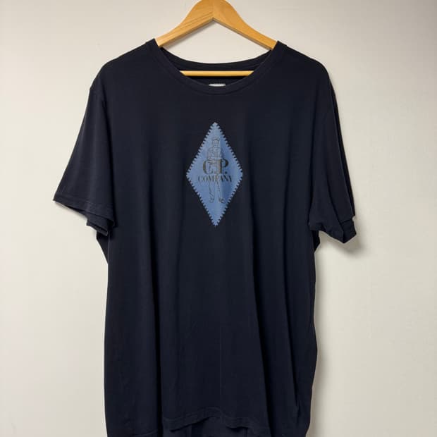 CP컴퍼니 그래픽 반팔 네이비 XL