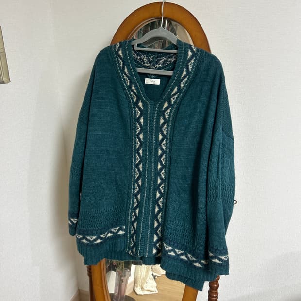 하구미 모리걸 에스닉 히피 브이넥 니트