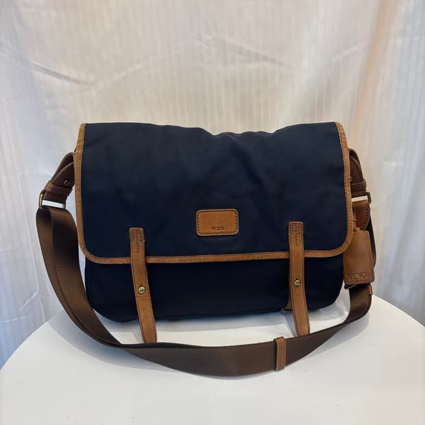 정품 TUMI 나일론 크로스백    