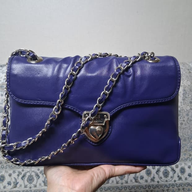 러브 모스키노 체인 숄더백